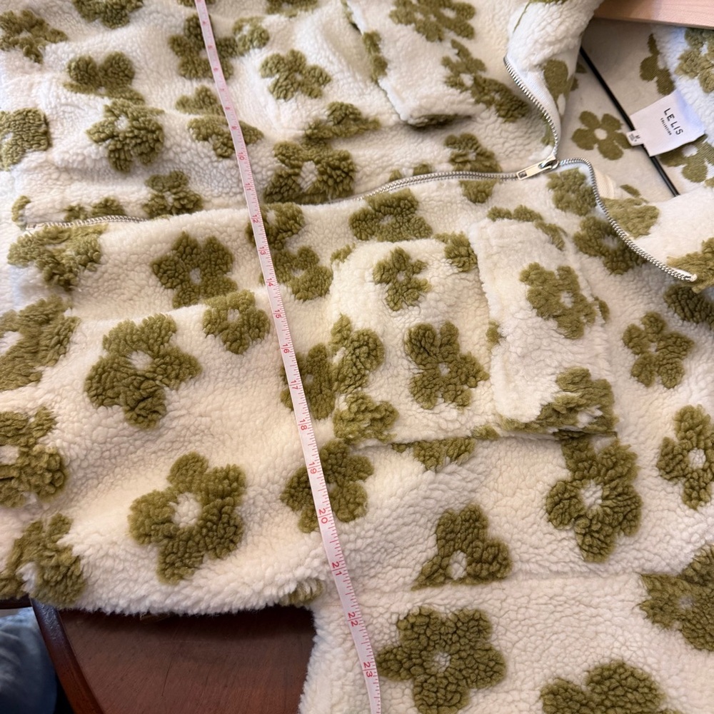 Le Lis White and Green Flower Sherpa Jacket Floral Size Medium - Picture 7 of 8